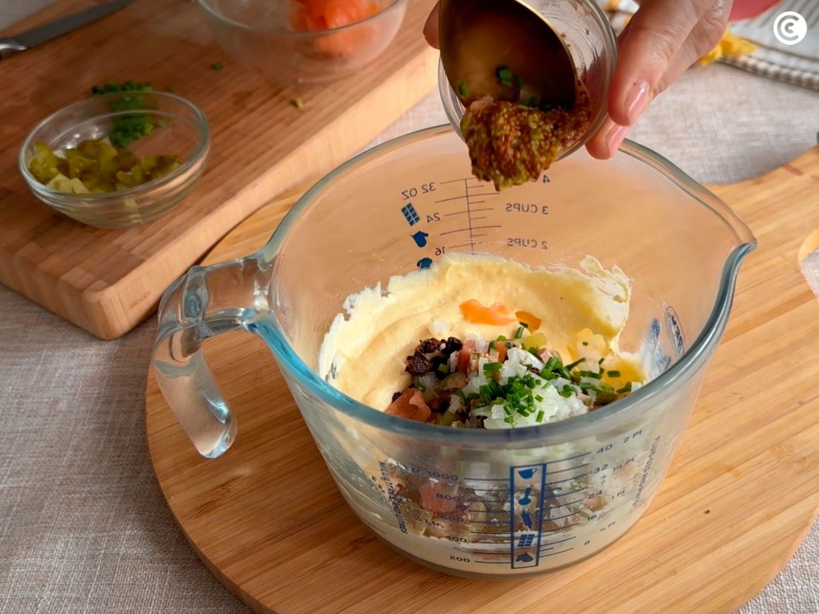 Preparar el relleno de los espérragos rellenos