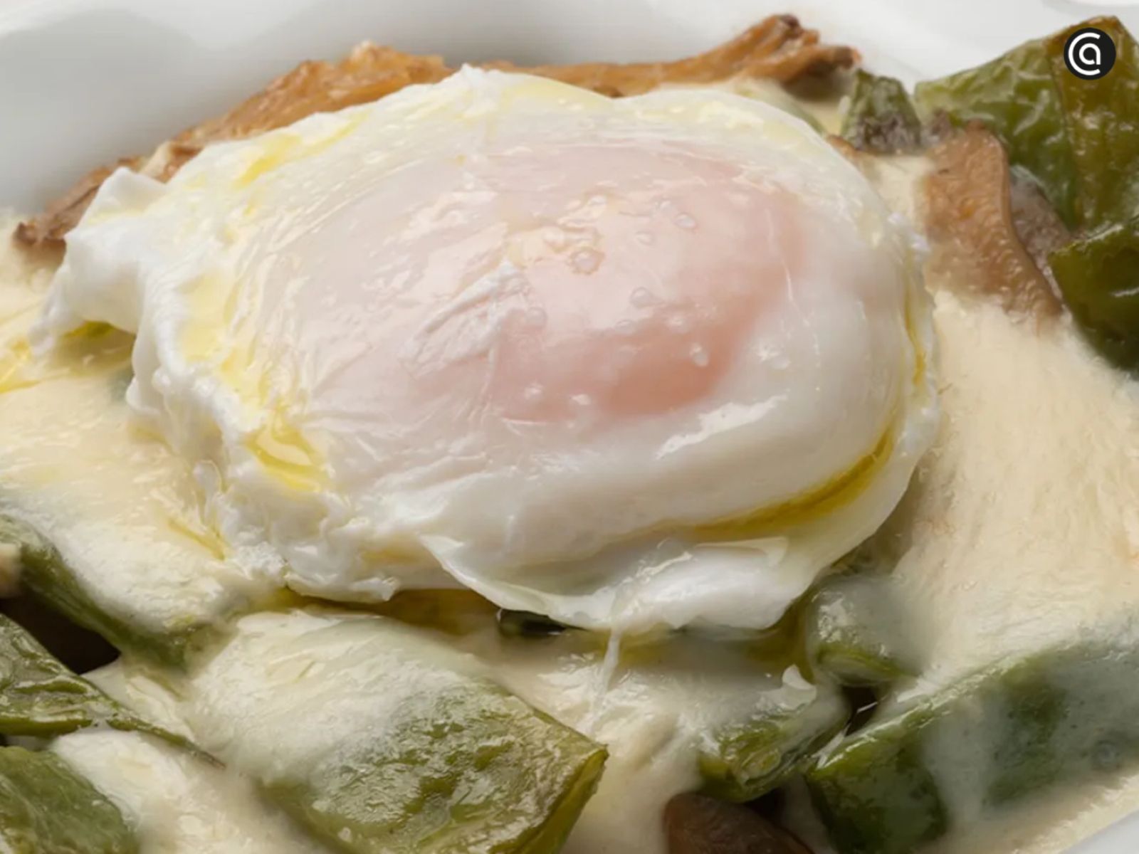 Judías verdes con setas y huevo poché, una combinación sencilla y deliciosa.