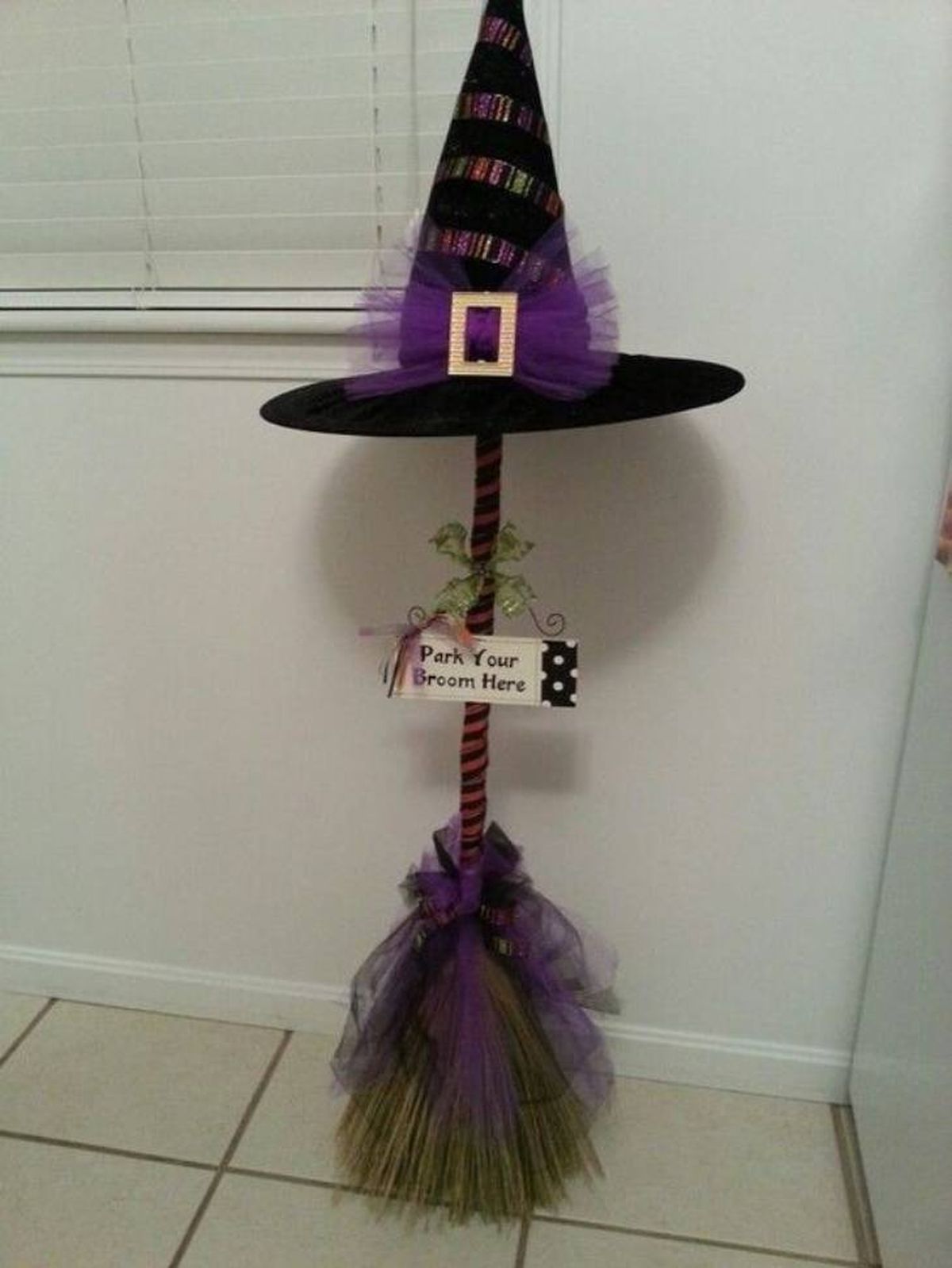 decorar escoba halloween gorro pinterest