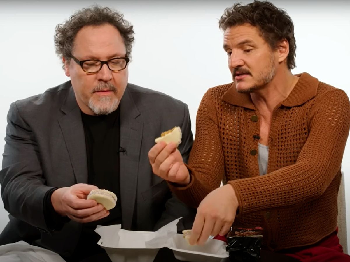 Pedro Pascal, junto a Jon Favreau, probó chocolates, alfajores, empanadas y hamburguesas