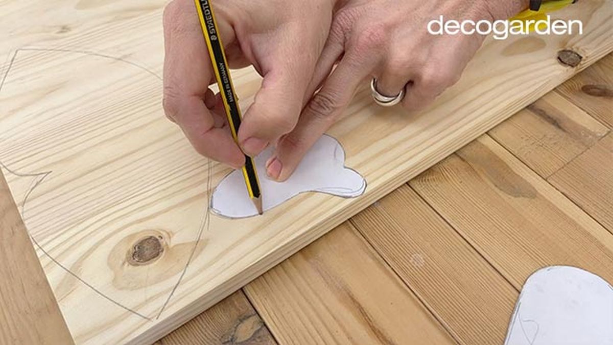 como hacer un movil decorativo madera paso 2