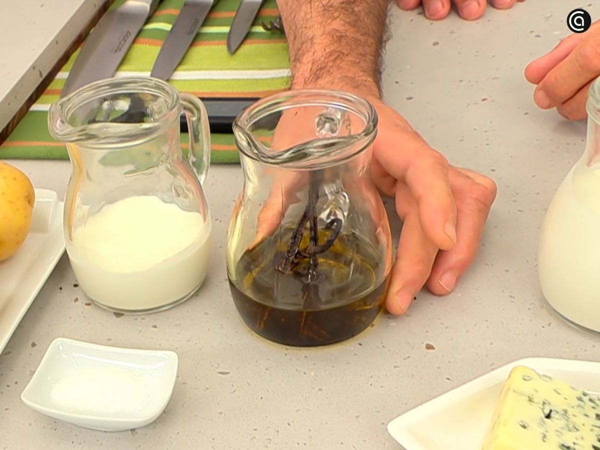 Añade vainilla al aceite de oliva para aromatizarlo