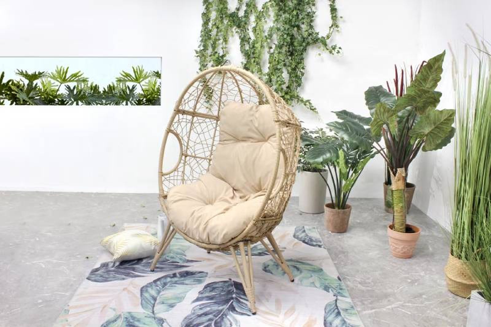 Silla Jane de Maisons Du Monde inspirada en la Silla Egg. Silla Jane de Maisons Du Monde inspirada en la Silla Egg.