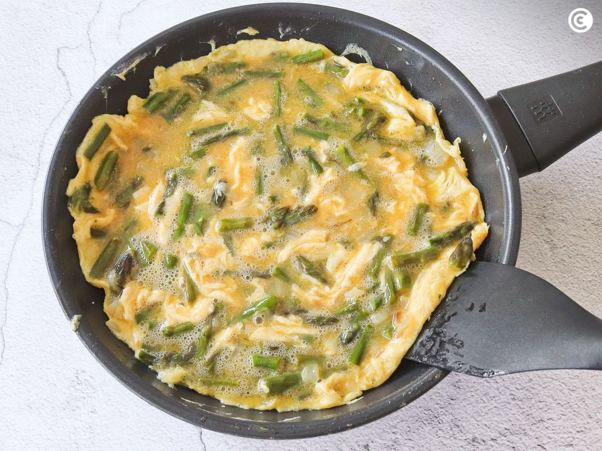 Cómo hacer una tortilla de espárerragos