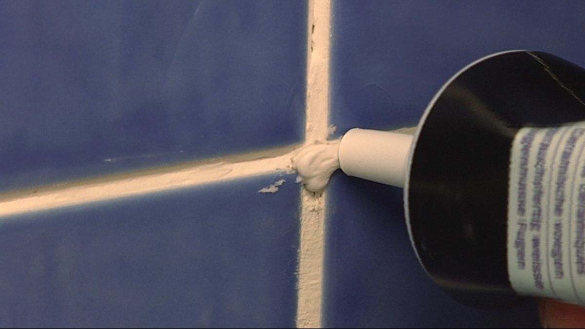 Perforar juntas de azulejo paso 5