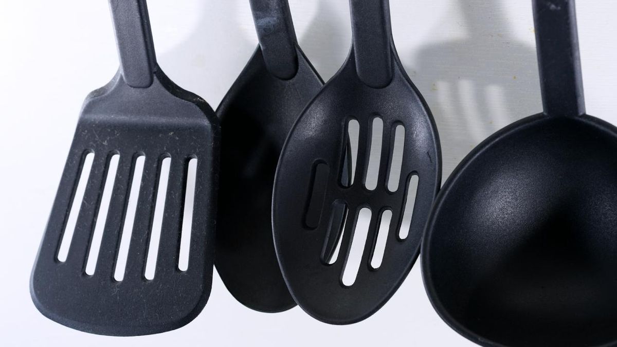 Utensilios de cocina de plástico negro