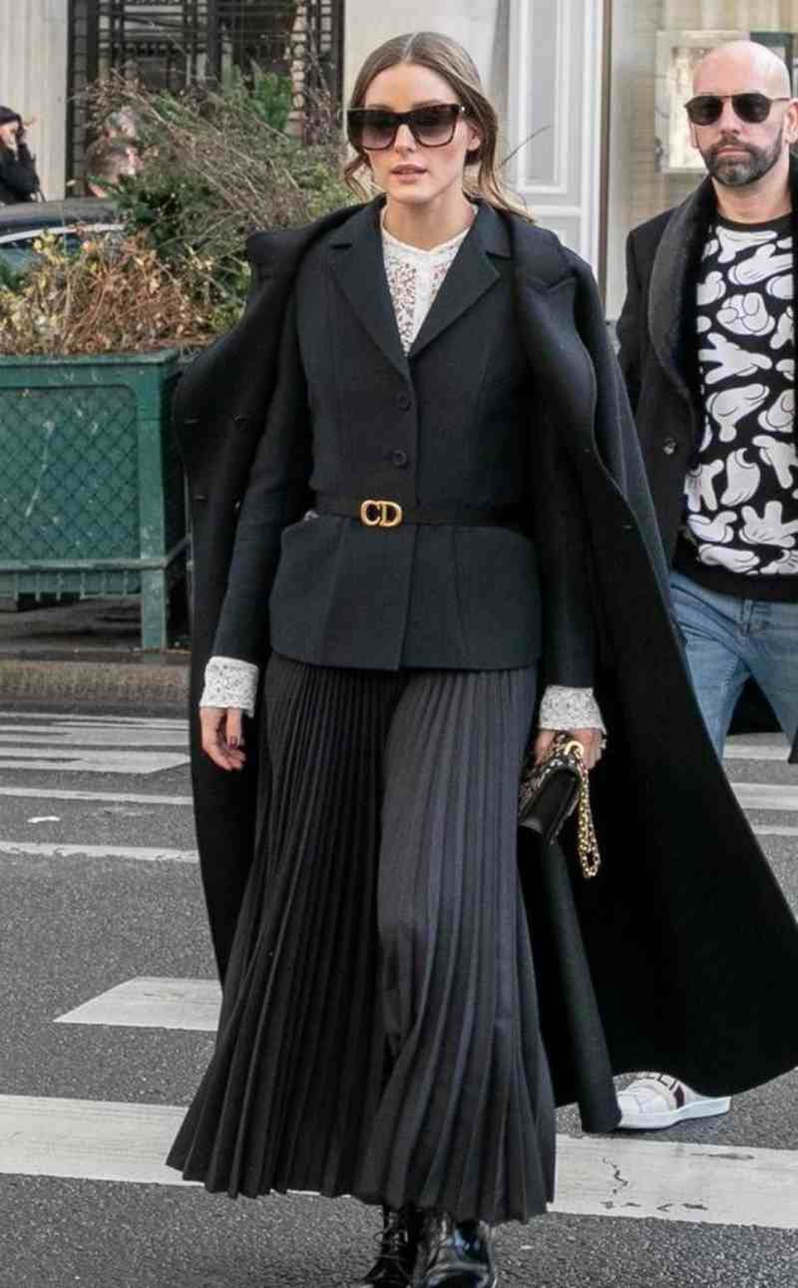 Olivia Palermo con blazer y falda plisada Olivia Palermo con blazer y falda plisada