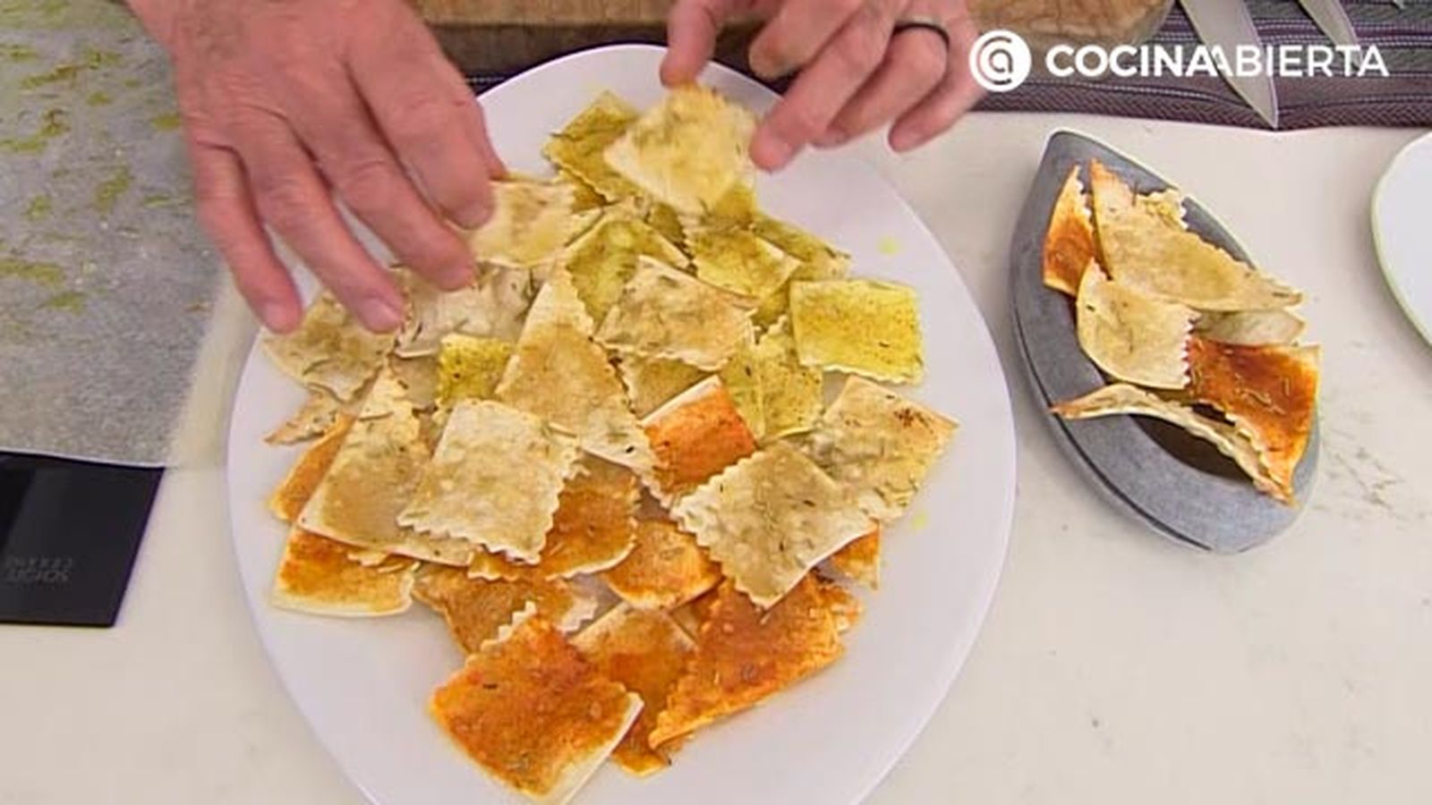 aperitivo especiado crujiente de pasta al horno receta karlos arguinano kar67770321 paso5 aperitivo especiado crujiente de pasta al horno receta karlos arguinano kar67770321 paso5