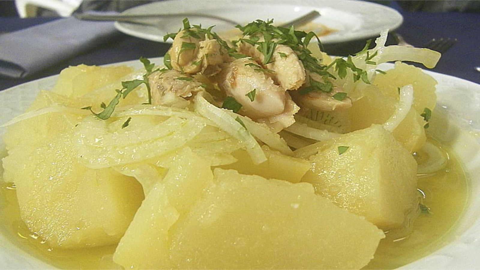 Papas aliñás del bar Otaola, en Sevilla.