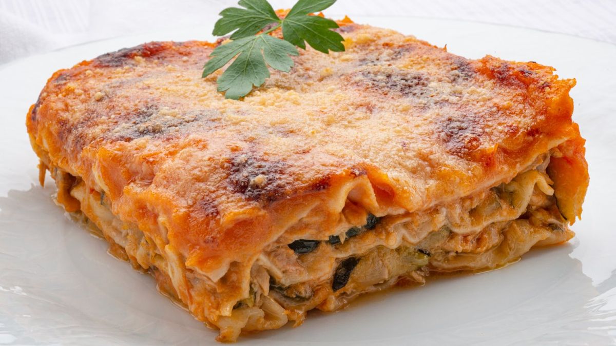 Lasaña de atún, tomate y calabacín