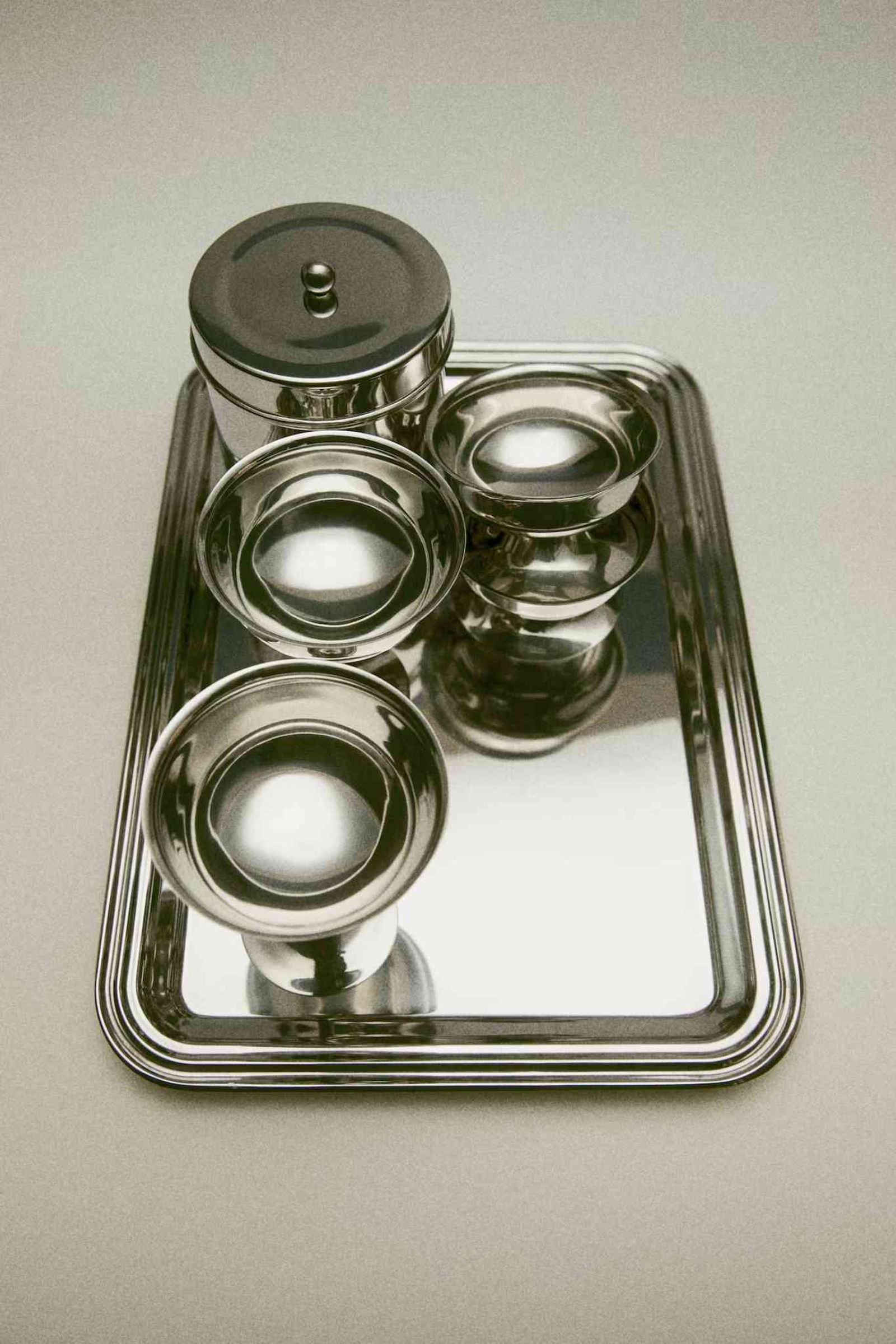 Bandeja rectangular de acero inoxidable. Bandeja rectangular de acero inoxidable.