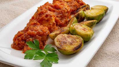 Pollo al curry con coles salteadas, receta de Karlos Arguiñano