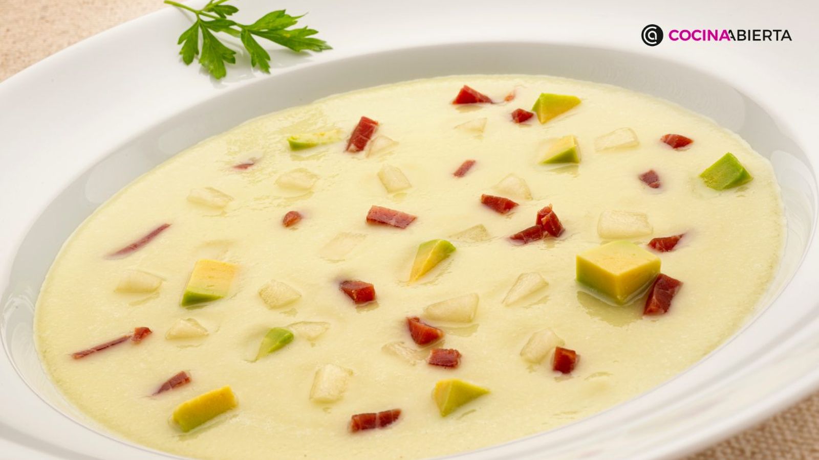 Sopa fría de melón y aguacate con jamón Sopa fría de melón y aguacate con jamón