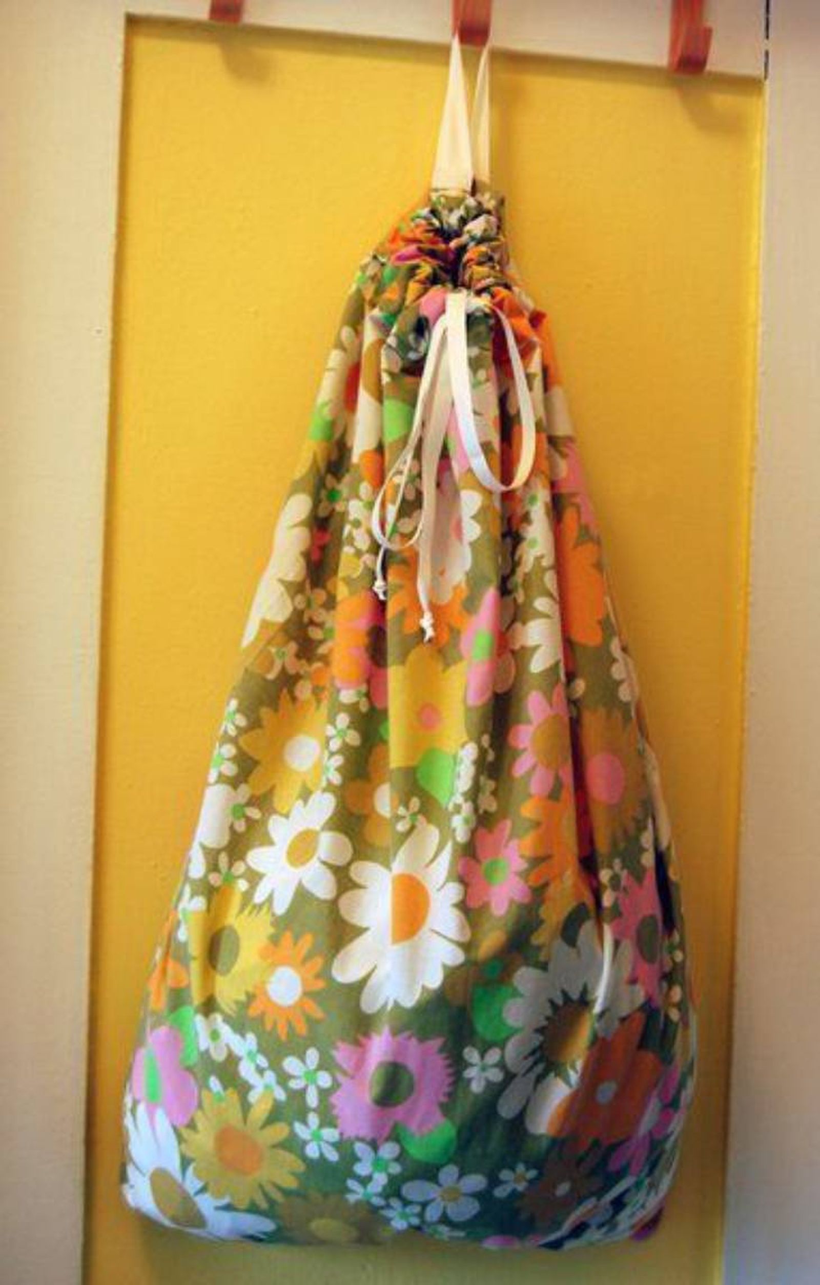 reutilizar sabana vieja bolsa lavanderia pinterest make Electronics art design craft DIY reutilizar sabana vieja bolsa lavanderia pinterest make Electronics art design craft DIY
