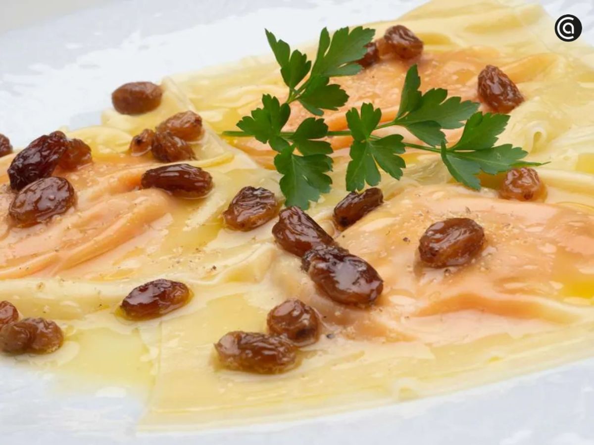 Pasta casera con relleno de calabaza: un bocado suave y lleno de sabor.