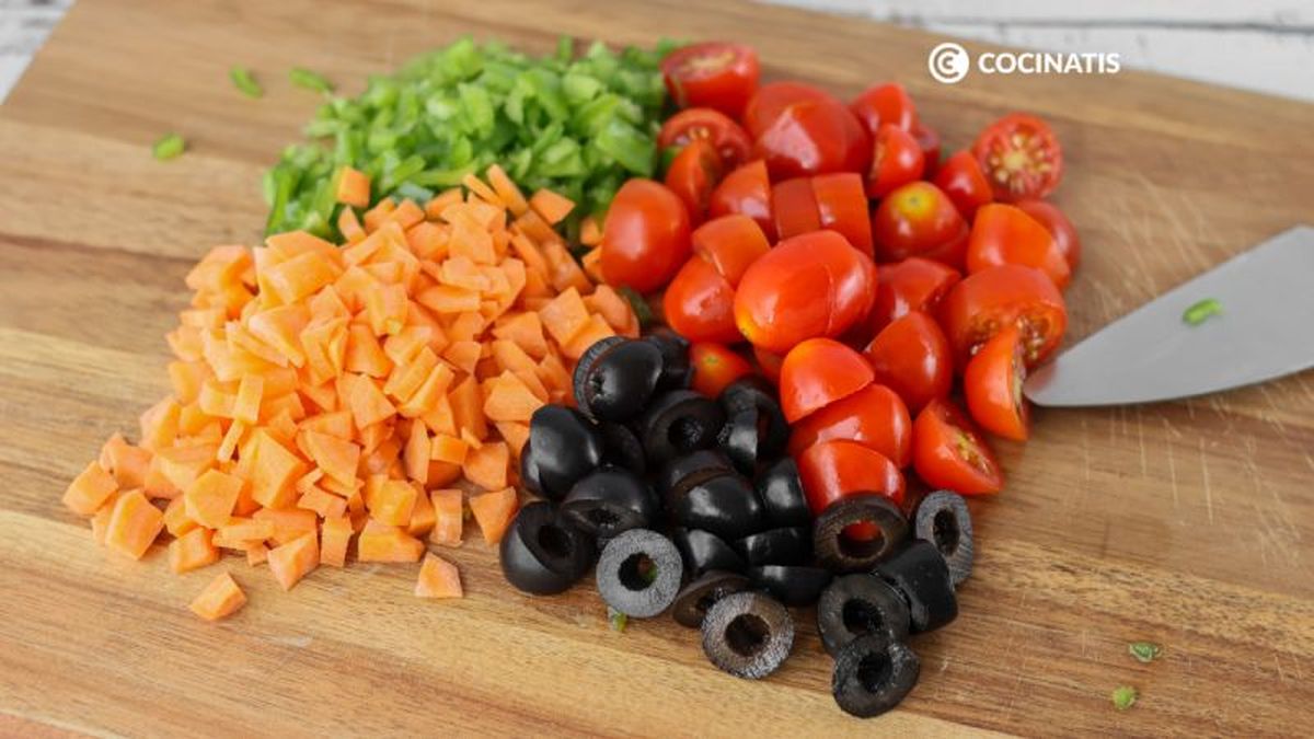Picamos los ingredientes para la ensalada