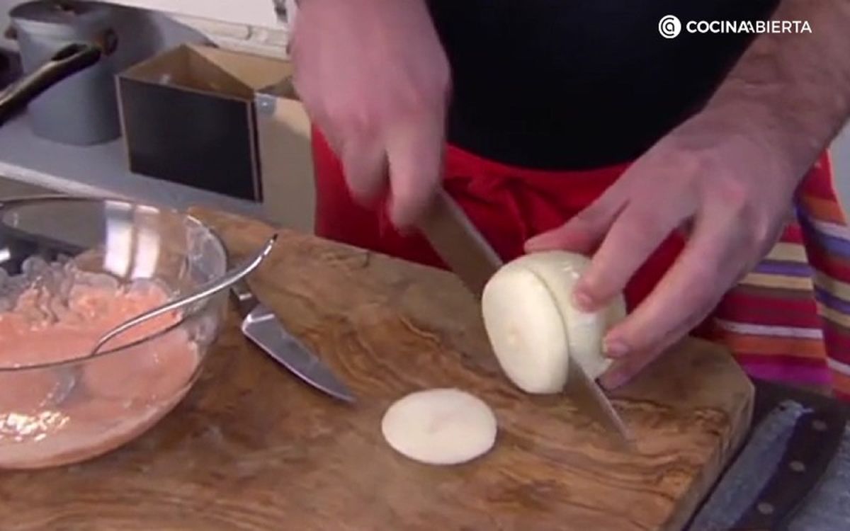 Corta los aros de cebolla de 1 centímetro de grosor