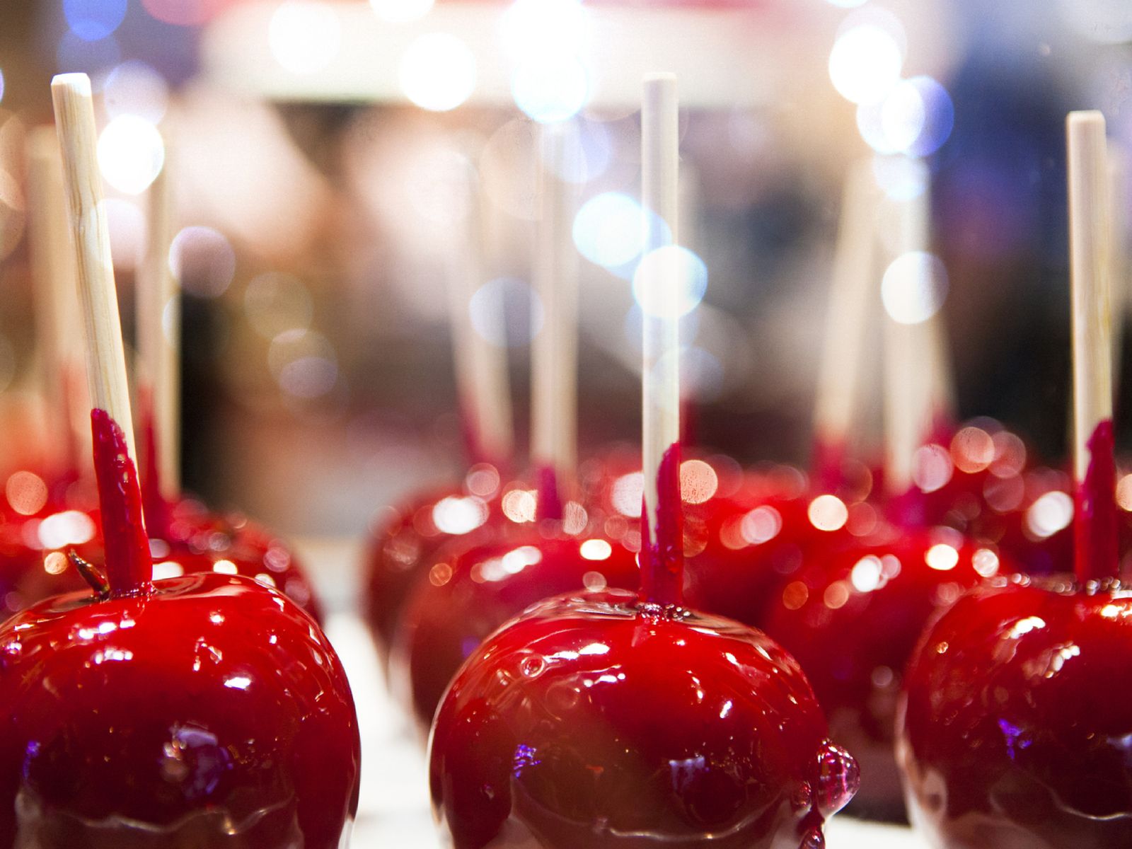 Brillantes y crujientes, las manzanas acarameladas son el dulce más icónico de la Bonfire Night, símbolo de otoño y tradición.