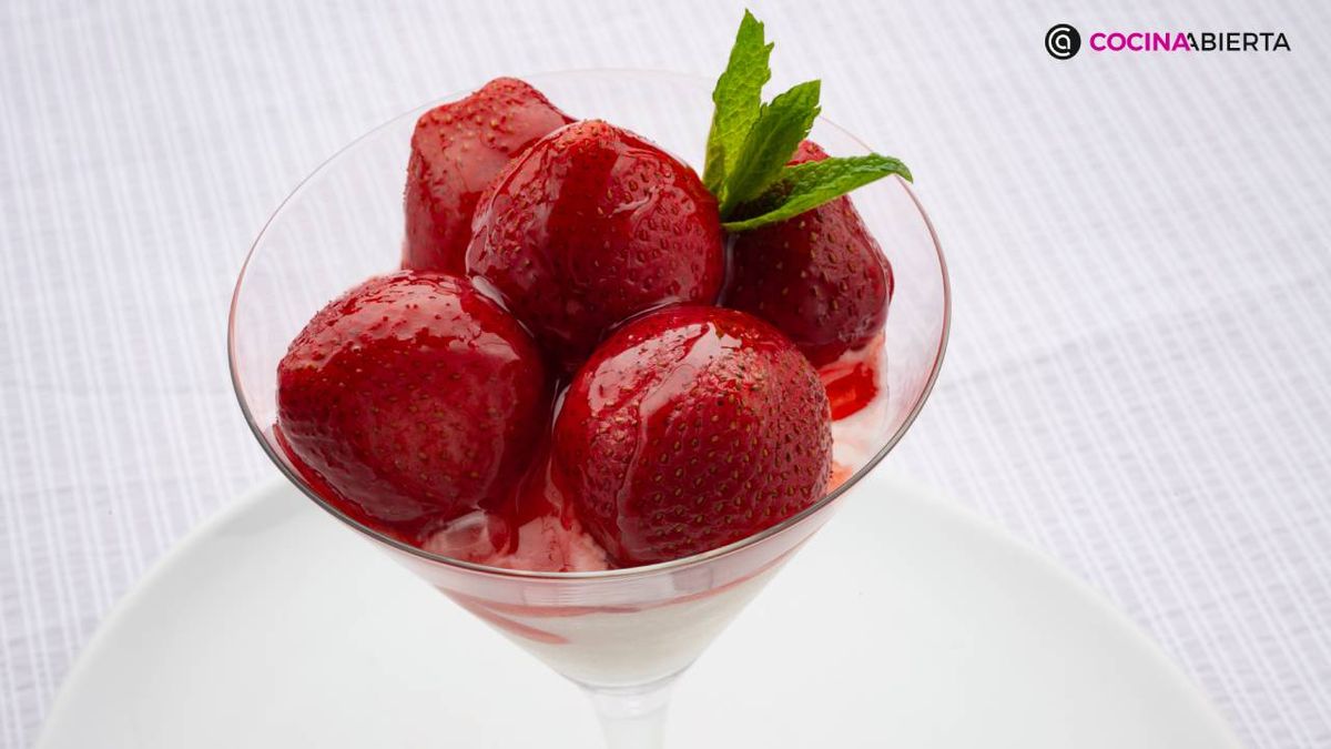 Receta de Receta de fresas en almíbar con helado