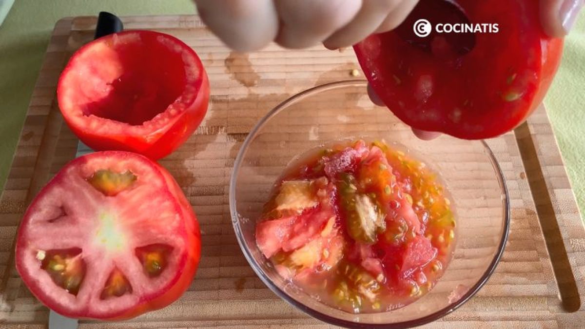 Vaciamos los tomates