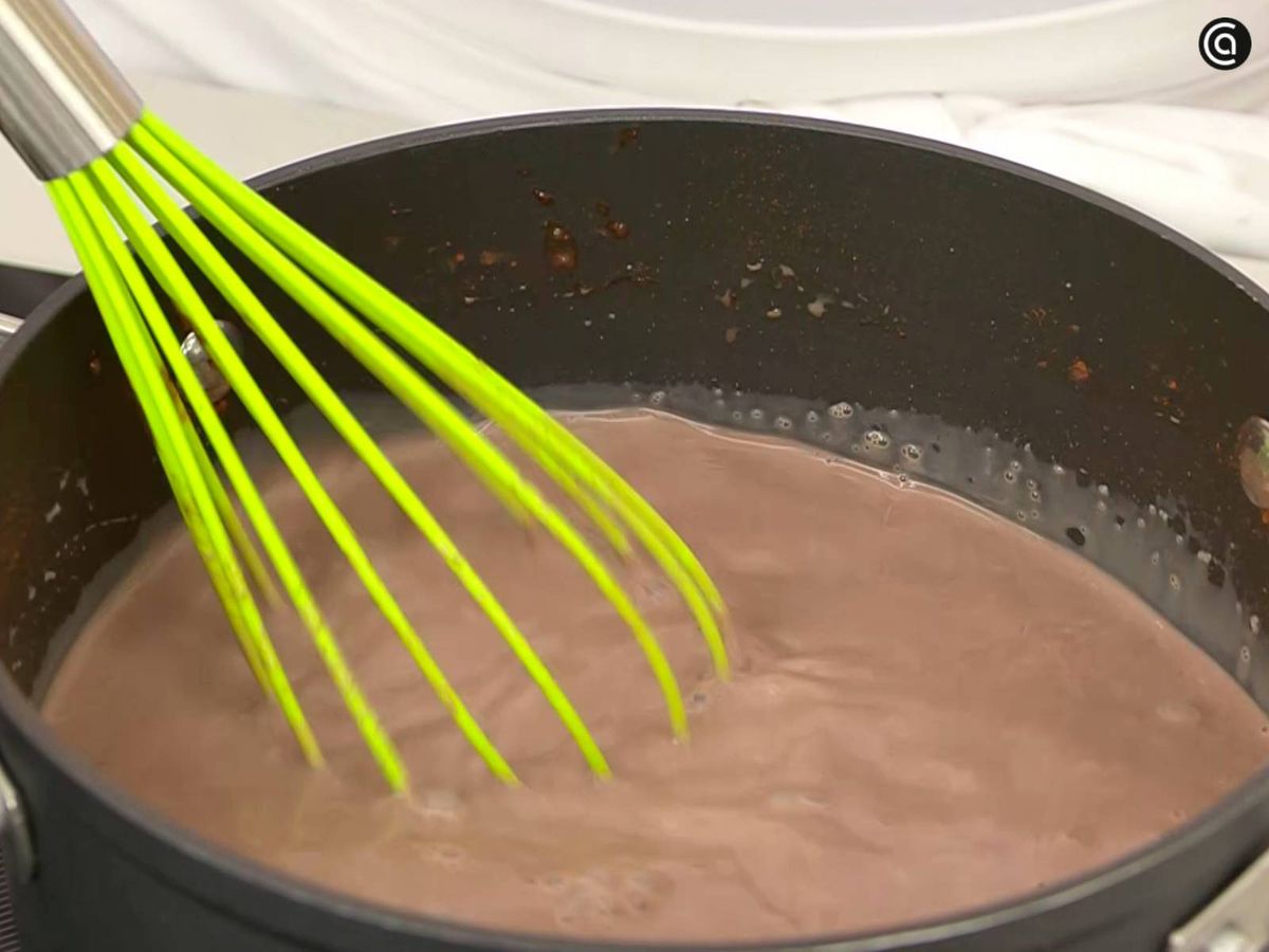 Mezcla los ingredientes en una cazuela