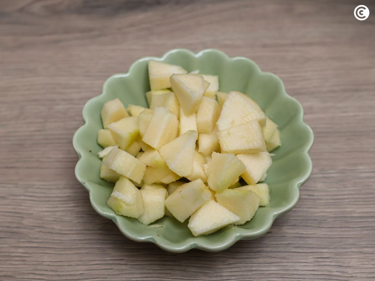 Manzana para la ensalada de espinacas