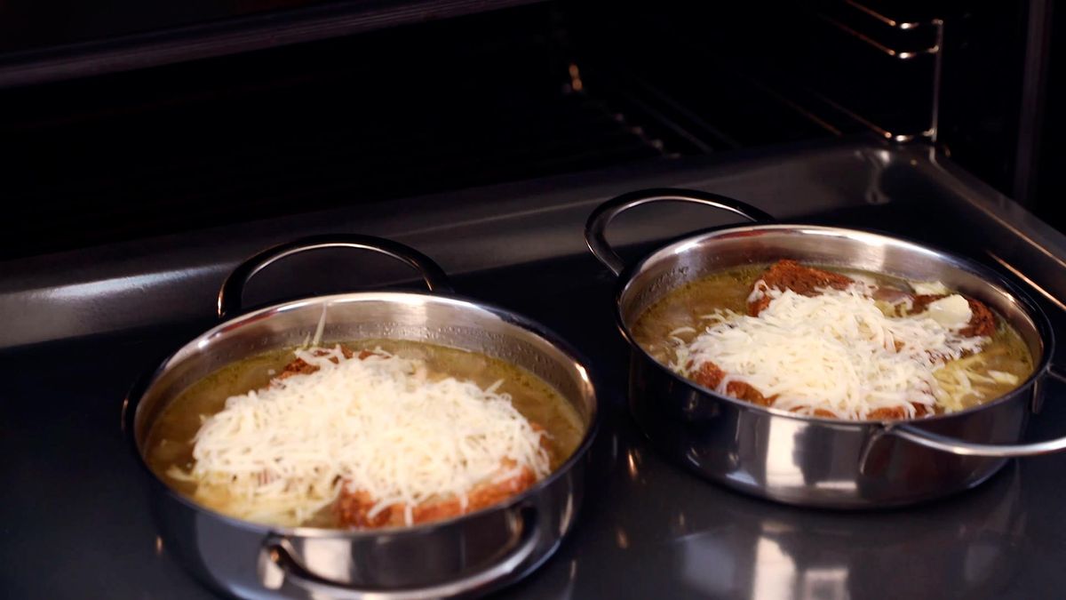 Receta tradicional de sopa de cebolla   paso 6