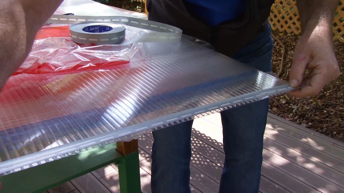 Instalar una cubierta de policarbonato celular paso 4