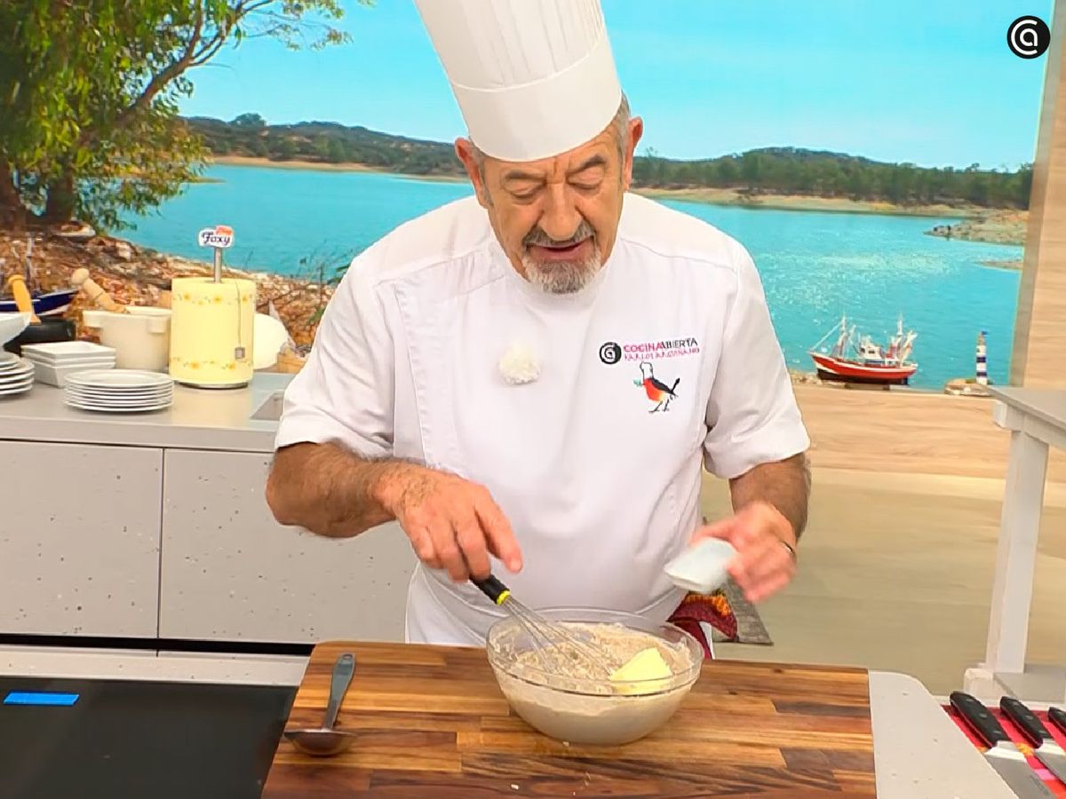 Pasa las castañas cocidas por un pasapurés y añade mantequilla