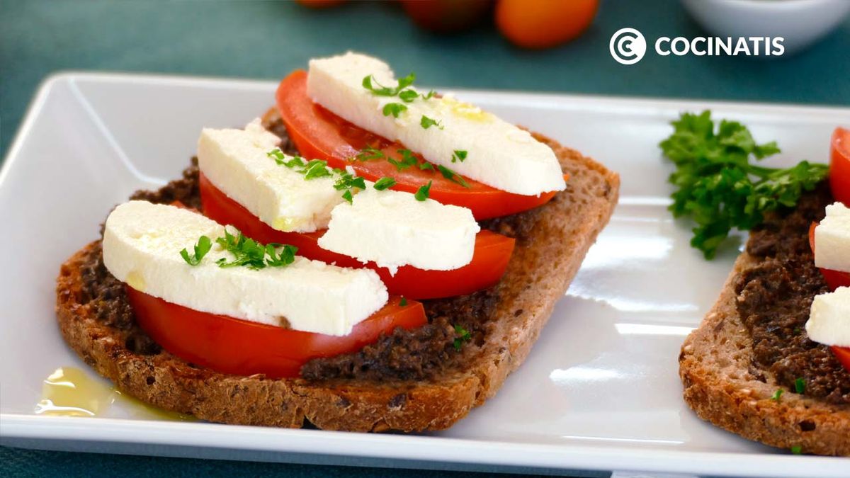 Receta de tostas de tapenade con tomate y queso fresco  paso 6