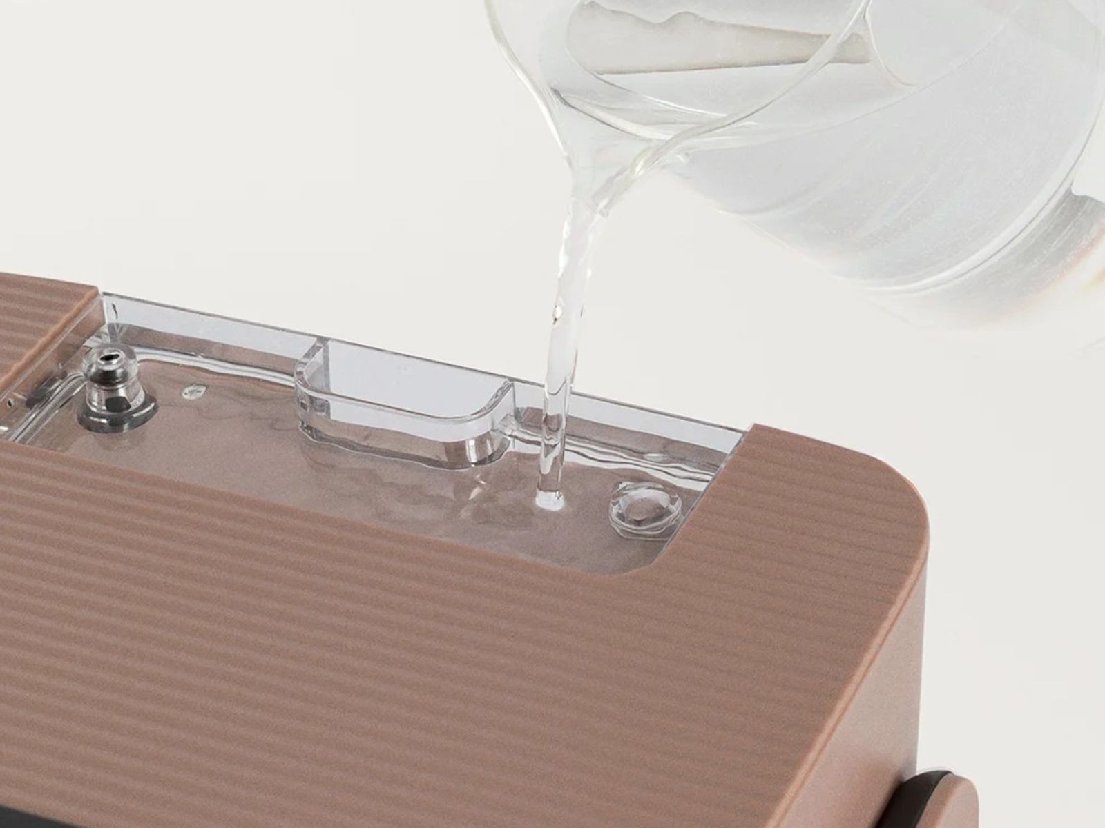 Dispone de vaporizador que pulveriza agua y mantiene los platos más jugosos Dispone de vaporizador que pulveriza agua y mantiene los platos más jugosos