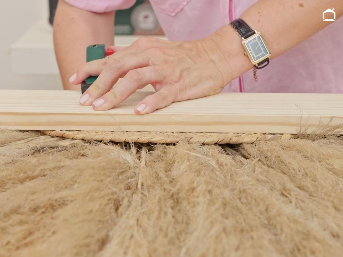 Cómo hacer un adorno boho chic para la pared, paso 5.