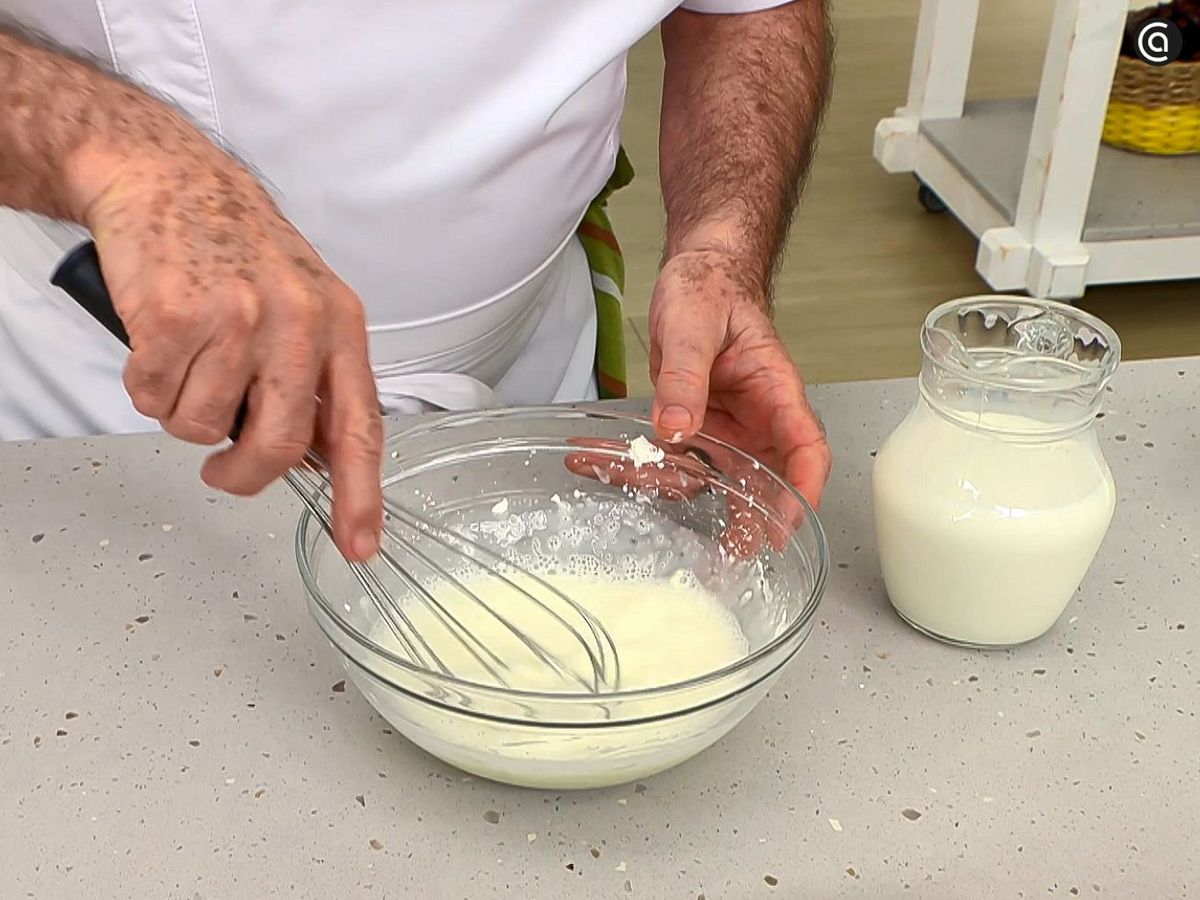Disuelve la maicena en la leche fría para que la leche frita quede cremosa