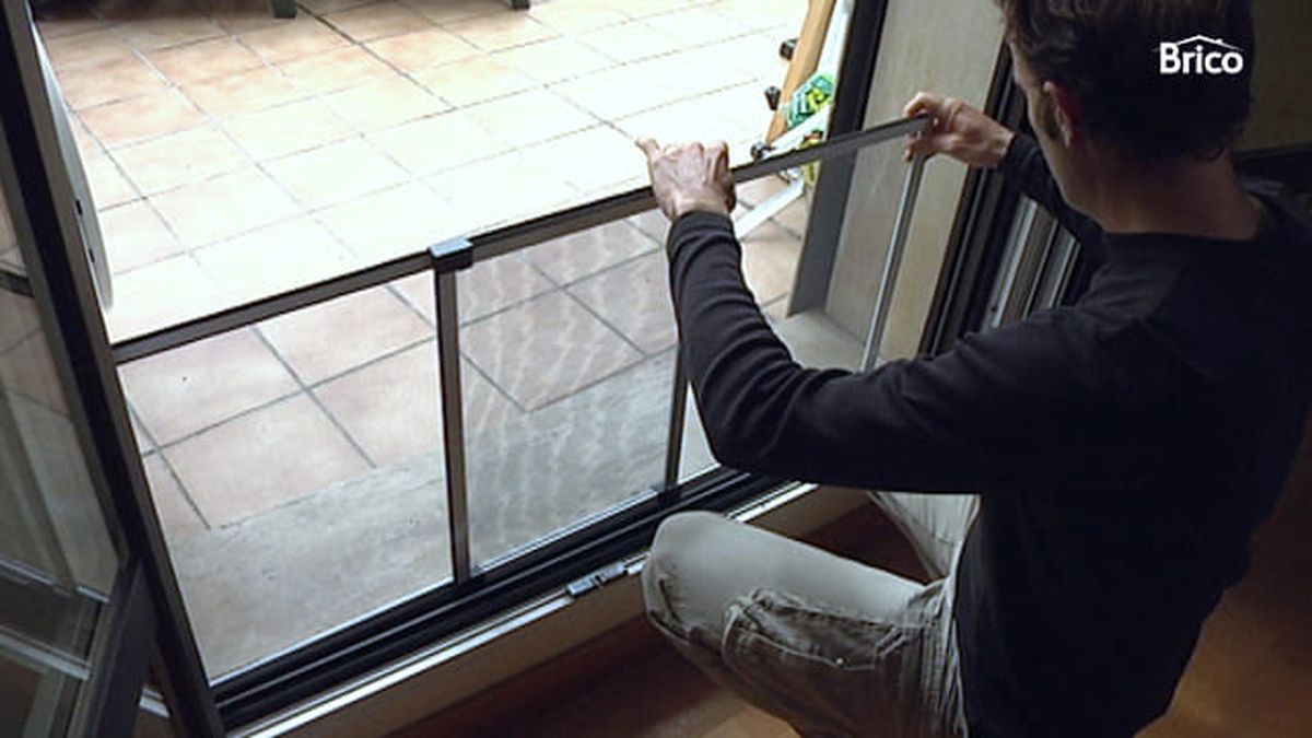 Bricomania 757 Instalar mosquitera extensible paso 4