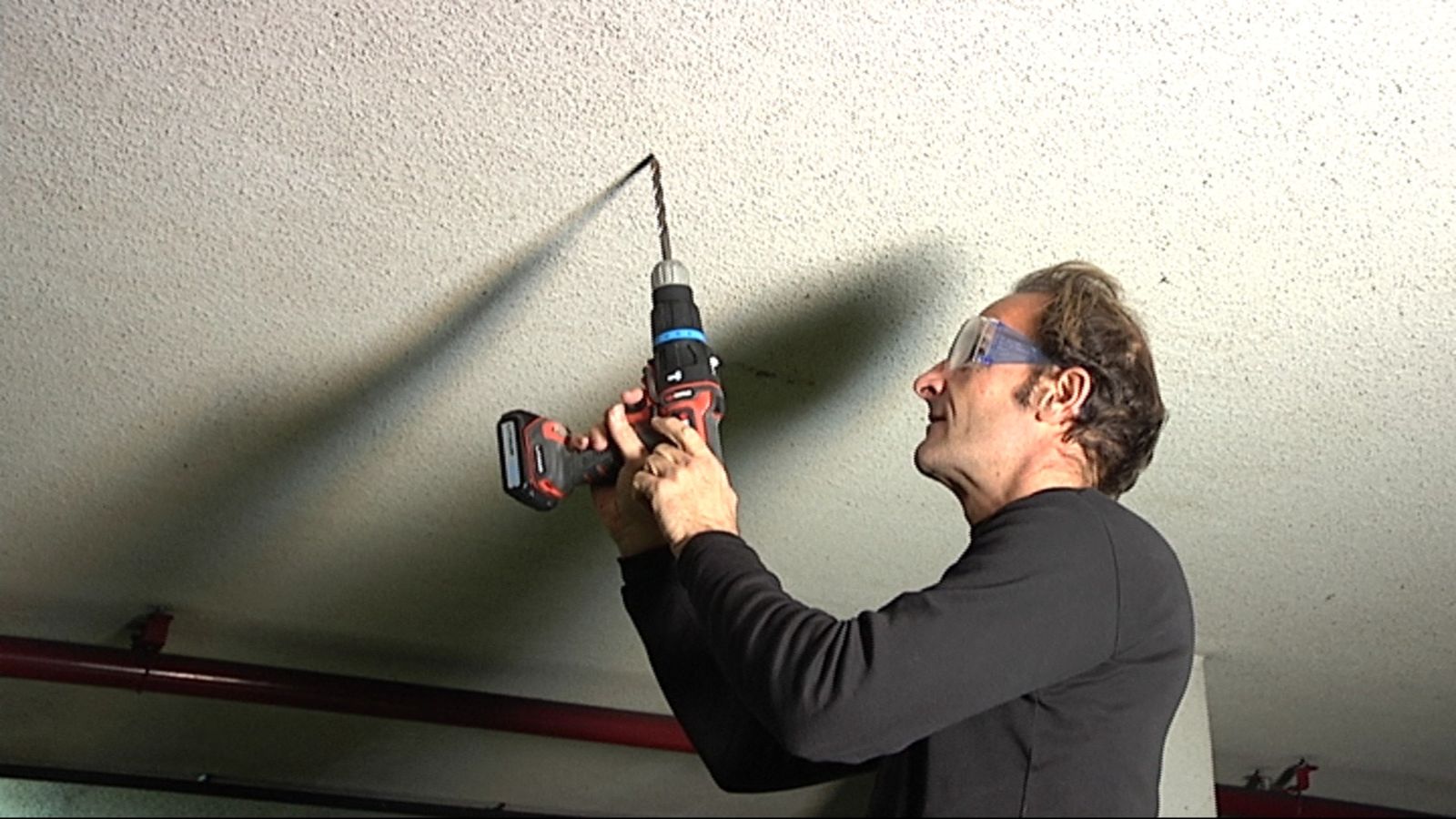 Fijar argolla en techo paso 4 Fijar argolla en techo paso 4