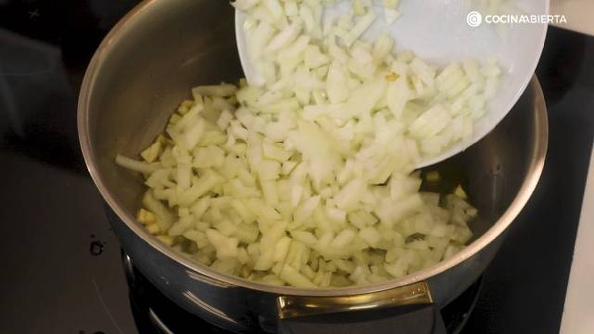 PUBWEBGAL0722 Pollo guisado paso 1