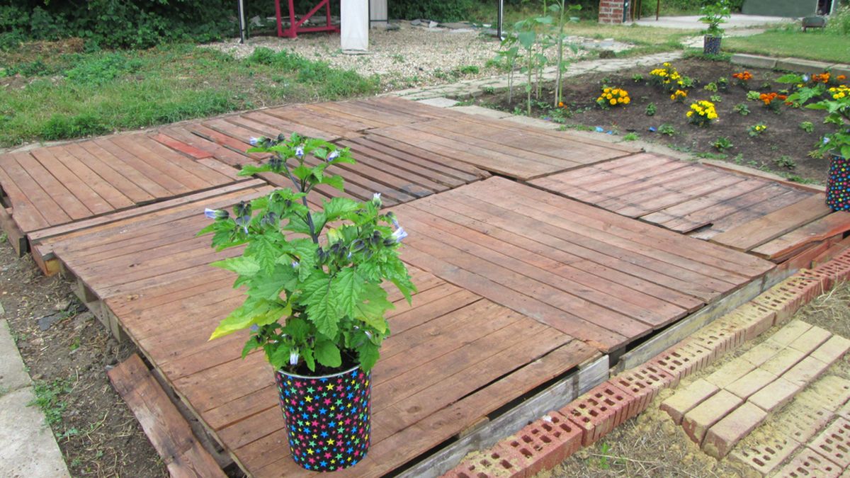 suelo de terraza con palet