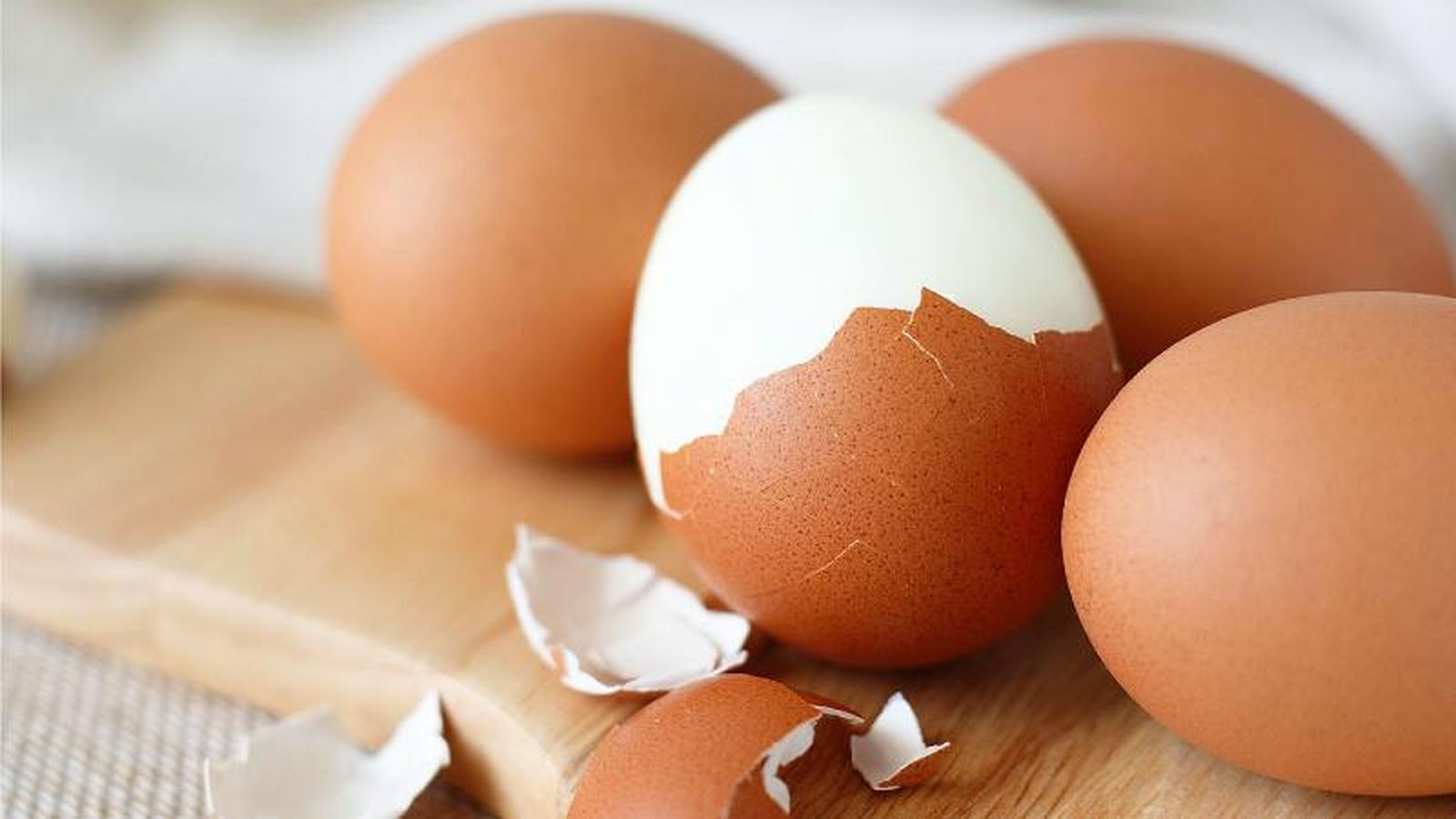 Huevos cocidos con cáscara