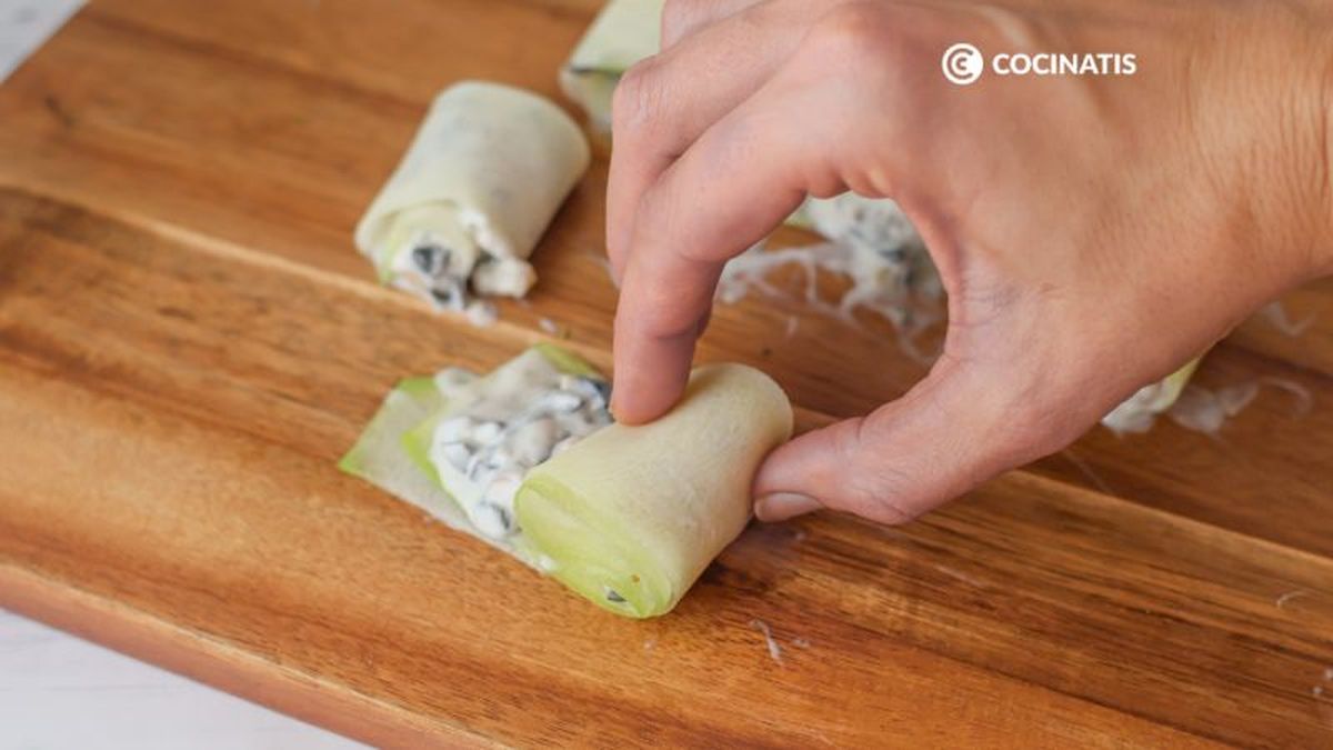 Hacemos los rollitos de calabacín