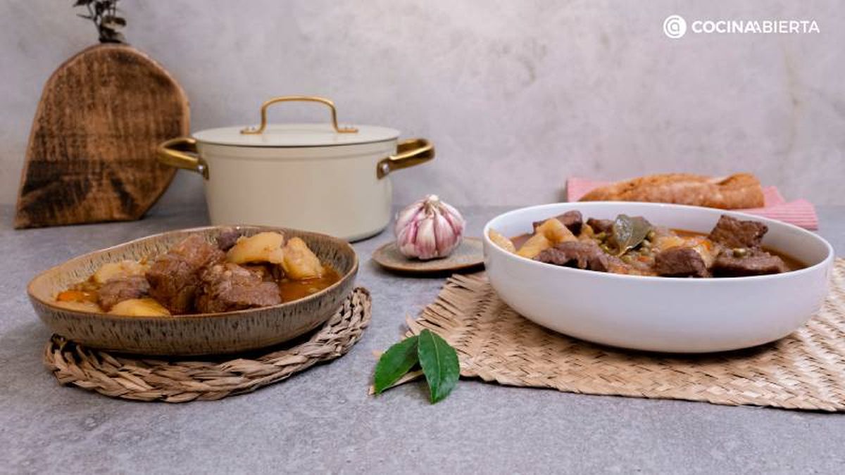 Sirve el estofado de cerdo caliente