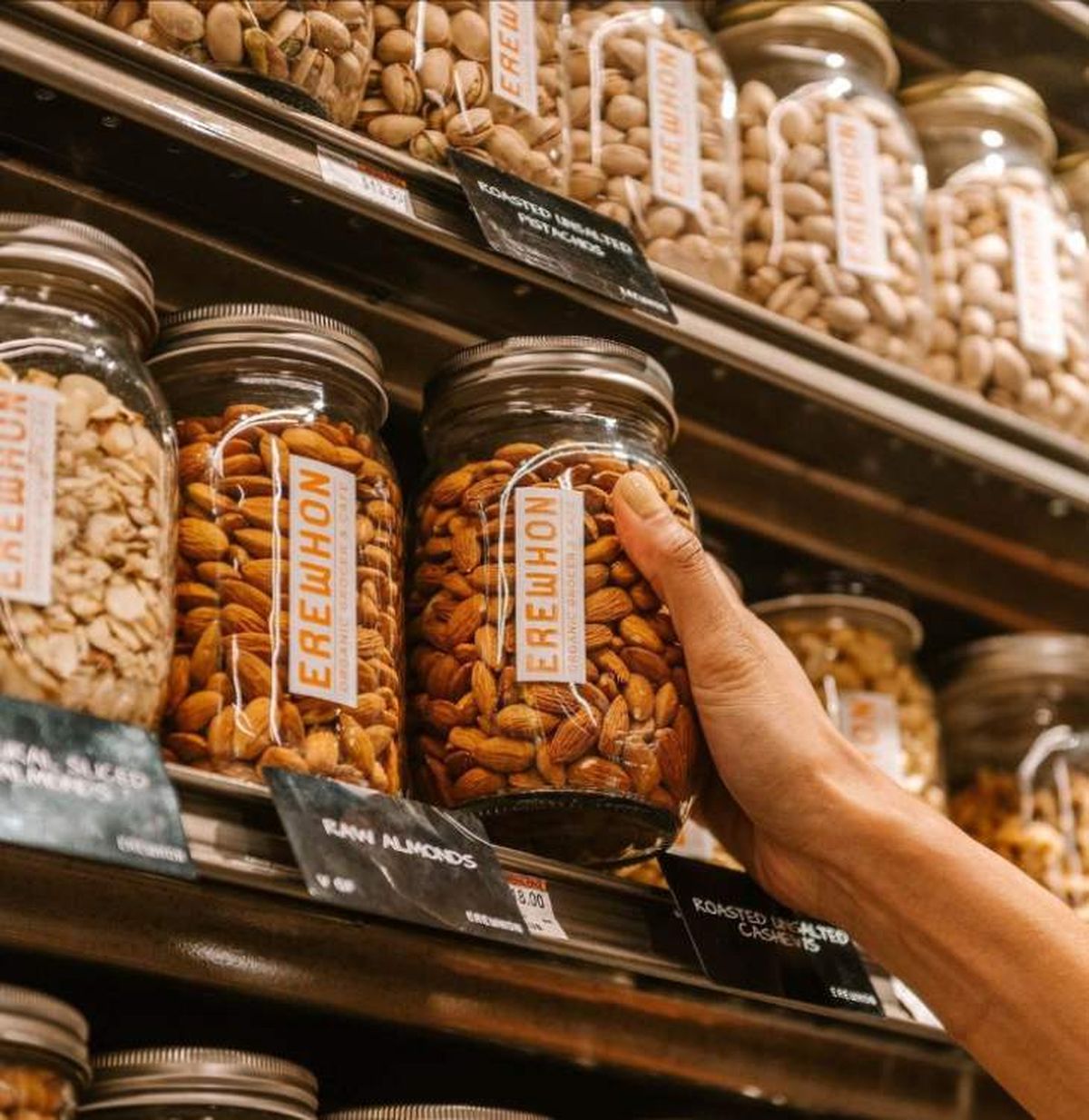 Almendras en tarros de cristal