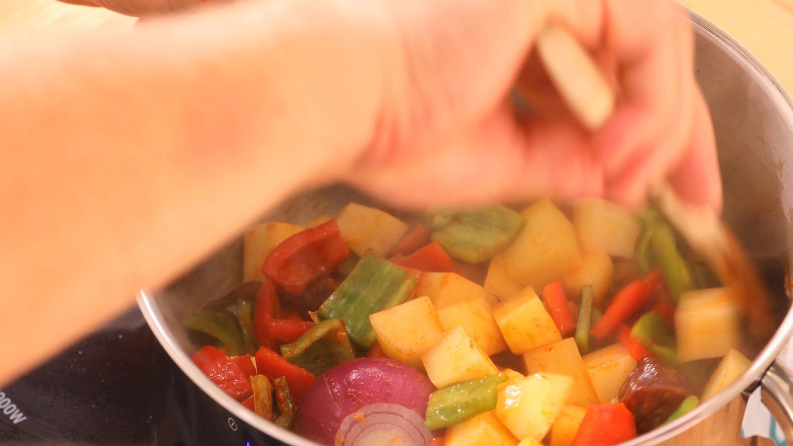 Guiso de patatas con verduras paso 2 Guiso de patatas con verduras paso 2