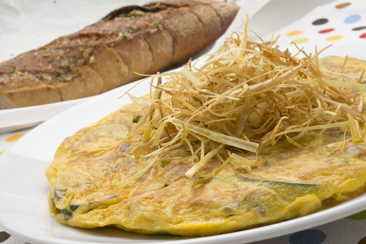 5782 1 Tortilla de setas y calabacin con pan de ajo (1166) xl