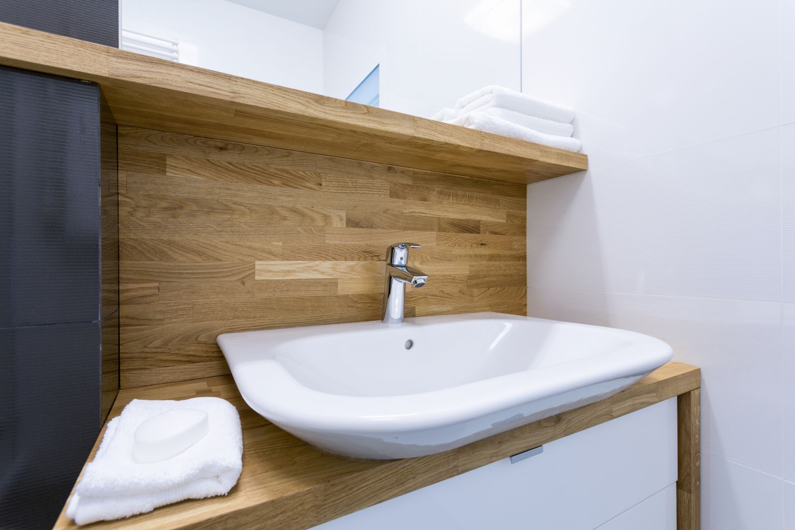 baldas ligeras 3 aprovechar  espacio baño hogarmania