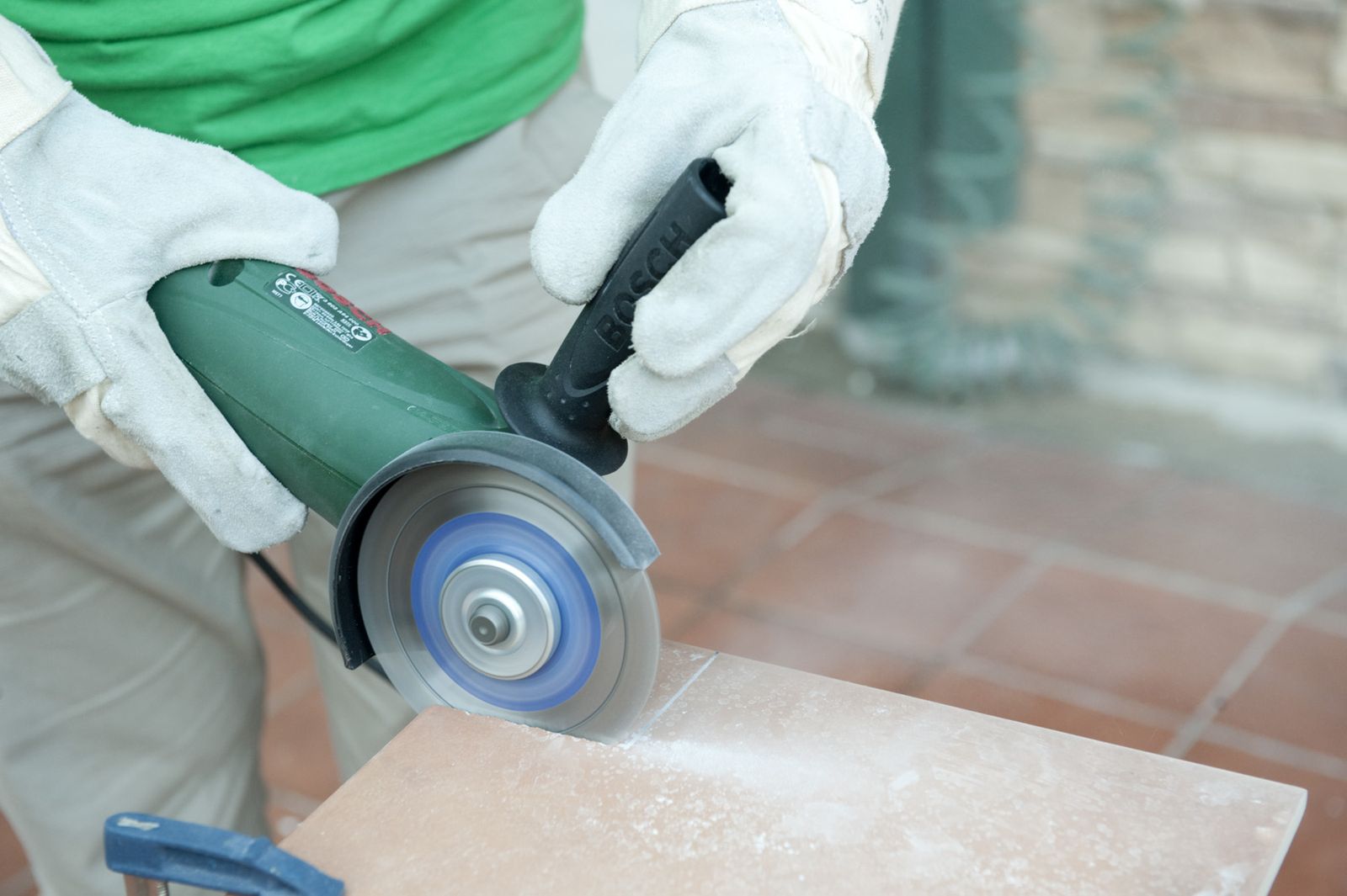 Cómo cortar baldosas y azulejos paso 4 Cómo cortar baldosas y azulejos paso 4