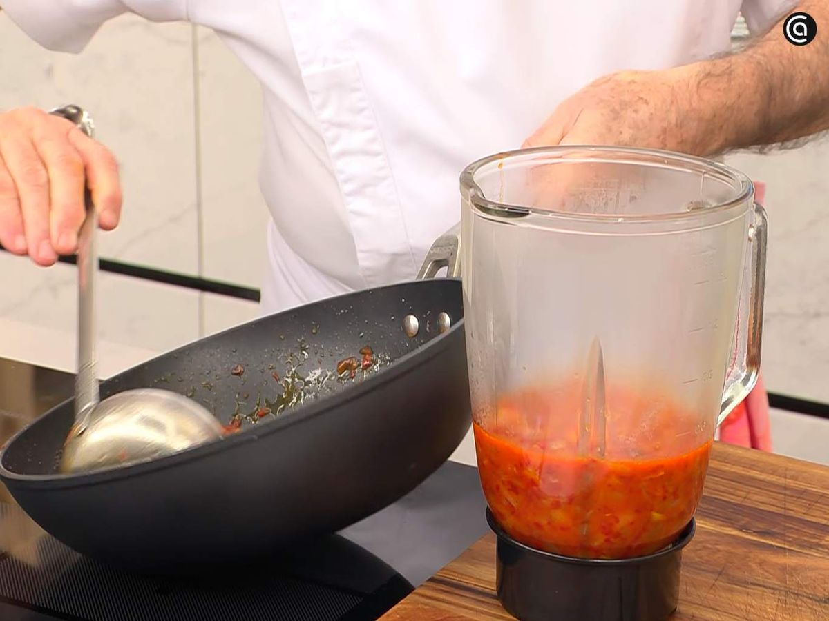 Tritura la salsa vizcaína