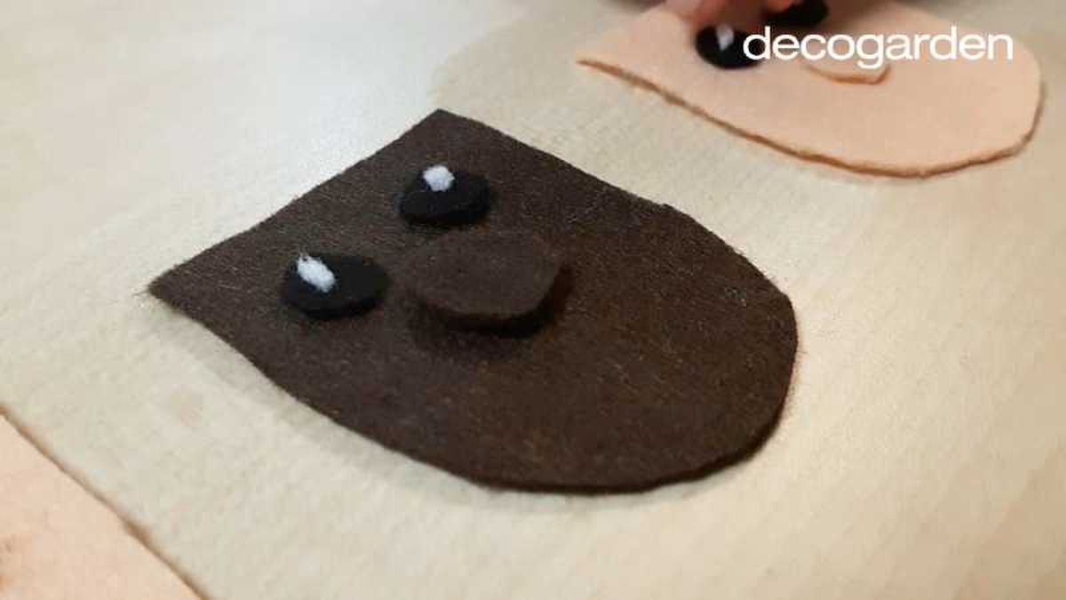 Paso 3 para hacer los Reyes Magos de fieltro.