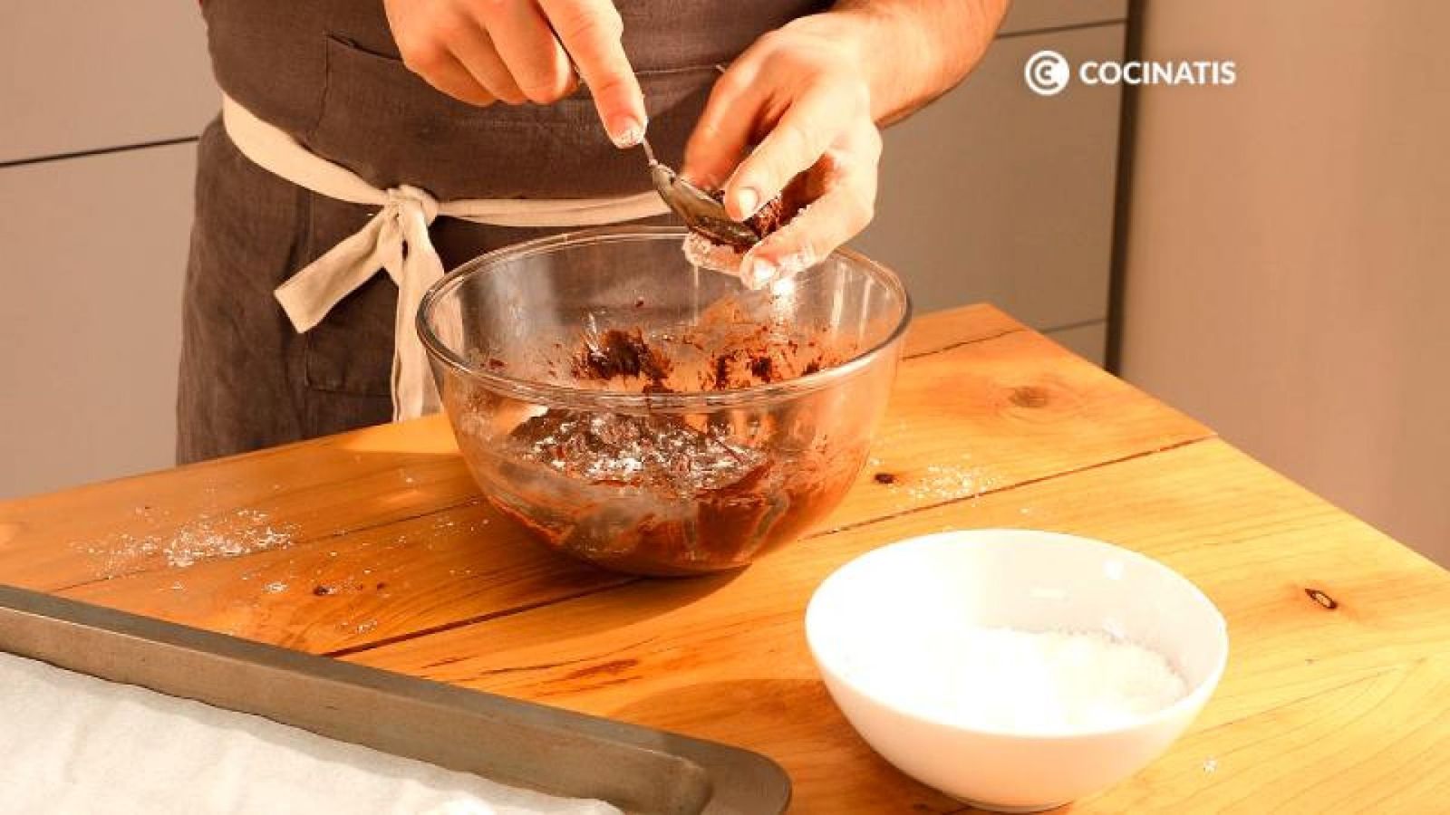 Coge pequeñas porciones de masa, dales forma de bola y hornea/ Fotos: Cocinatis Coge pequeñas porciones de masa, dales forma de bola y hornea/ Fotos: Cocinatis