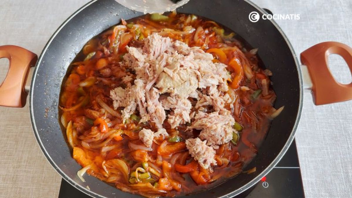 Relleno de verduras y atún para empanada gallega