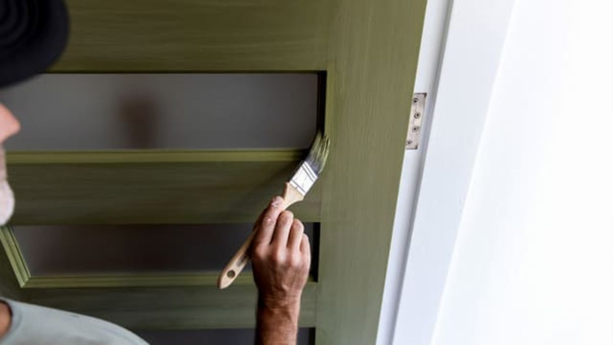 Como pintar una puerta de madera paso 6